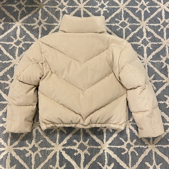 Aritzia: The Cloud Puff - Picture 2 of 2